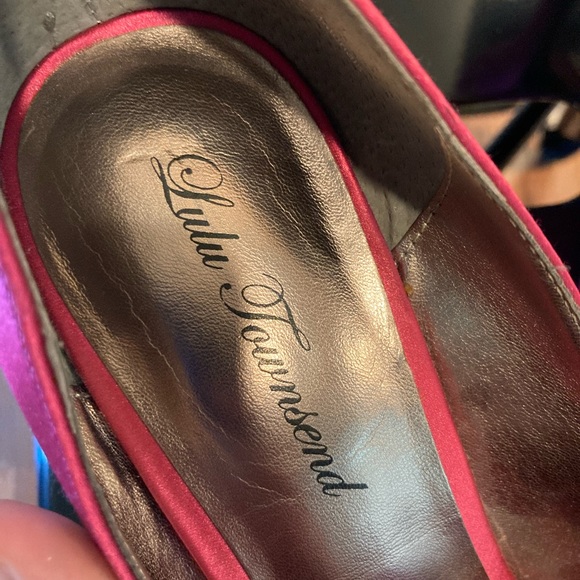 9.5M Lulu Townsend Elanor Fuchsia Pom Pom Pumps 4” - Picture 8 of 10